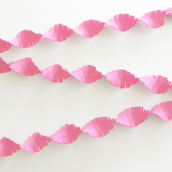 Crepe Garland 24m flame retardant baby pink - Image 3